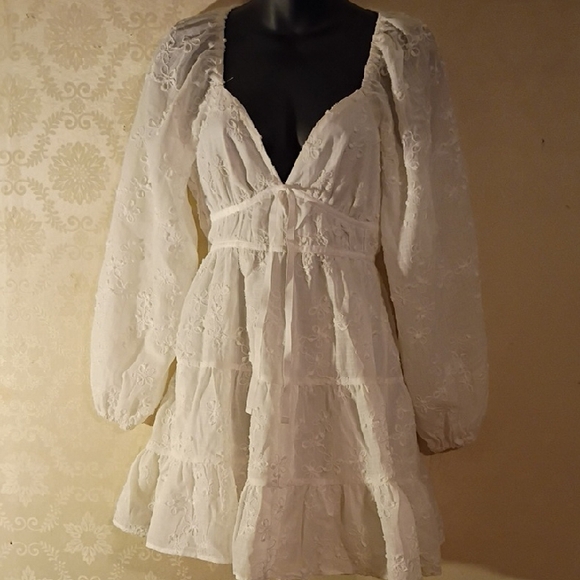 Source Unknown Dresses & Skirts - Off  White Lace / Embroidery Long Sleeve Dress